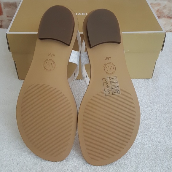 New Michael Kors MK Plate Thong Sandals - Picture 5 of 6